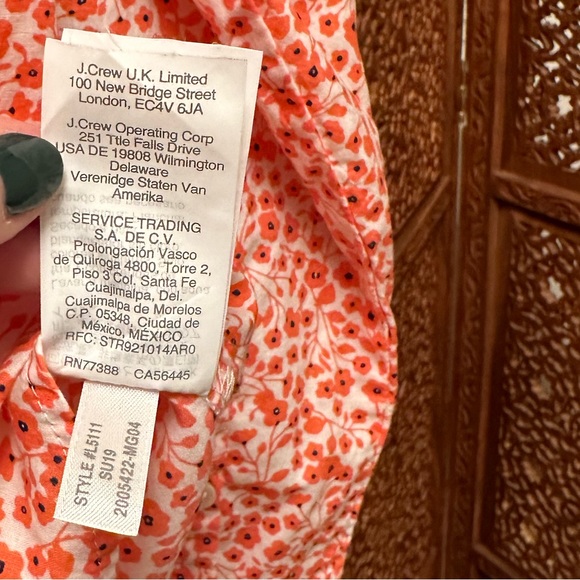 🚺 J. By J.Crew orange poppy patterned button up top - Picture 5 of 8